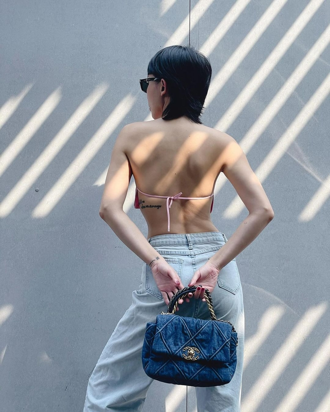 Cận hình xăm đôi 10 năm với người cũ khiến Tóc Tiên cắn răng đi xóa dù đau điếng