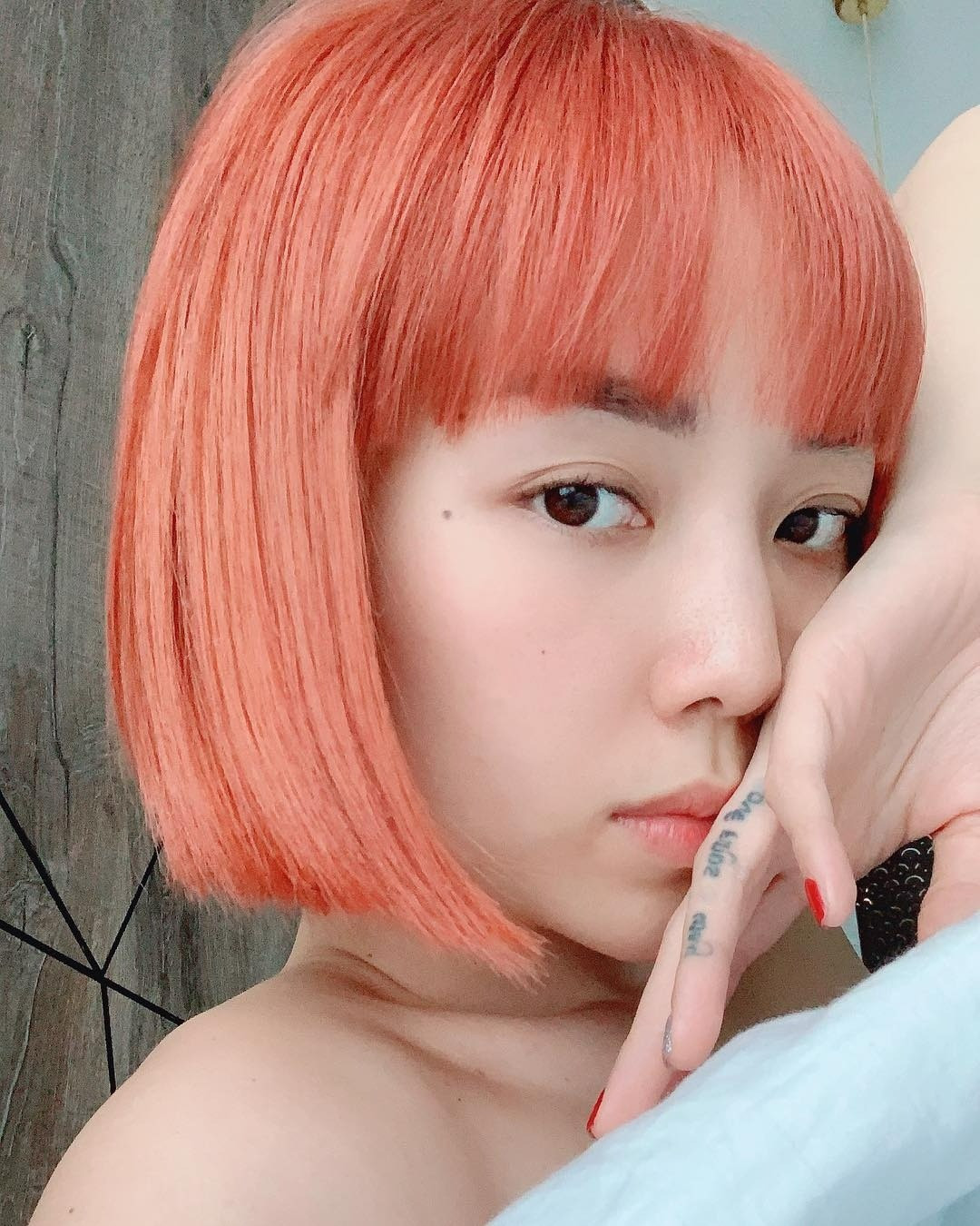 Cận hình xăm đôi 10 năm với người cũ khiến Tóc Tiên cắn răng đi xóa dù đau điếng