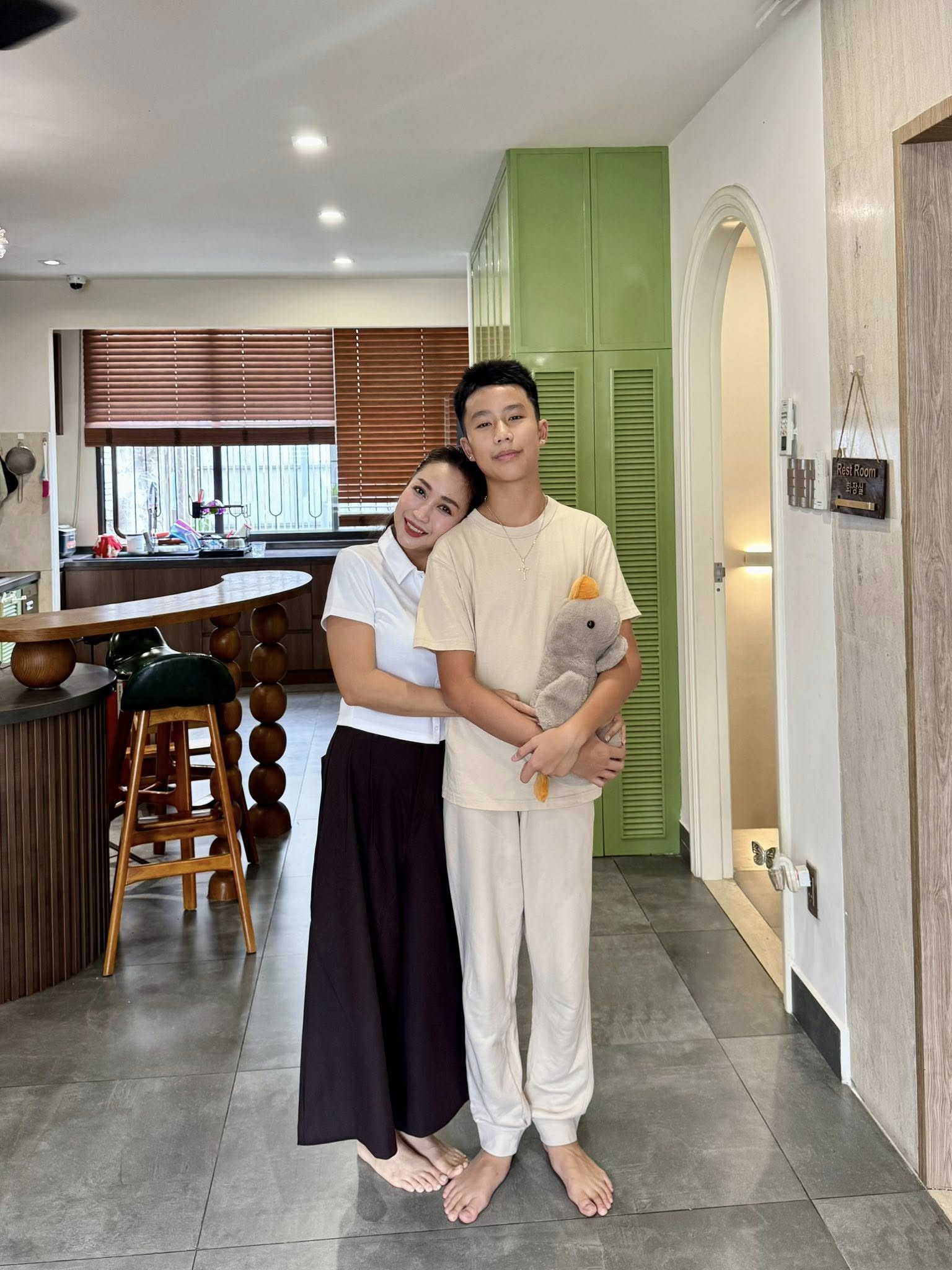 Con trai cả Ốc Thanh Vân lộ diện khó nhận ra tuổi 14 trổ mã ngỡ ngàng