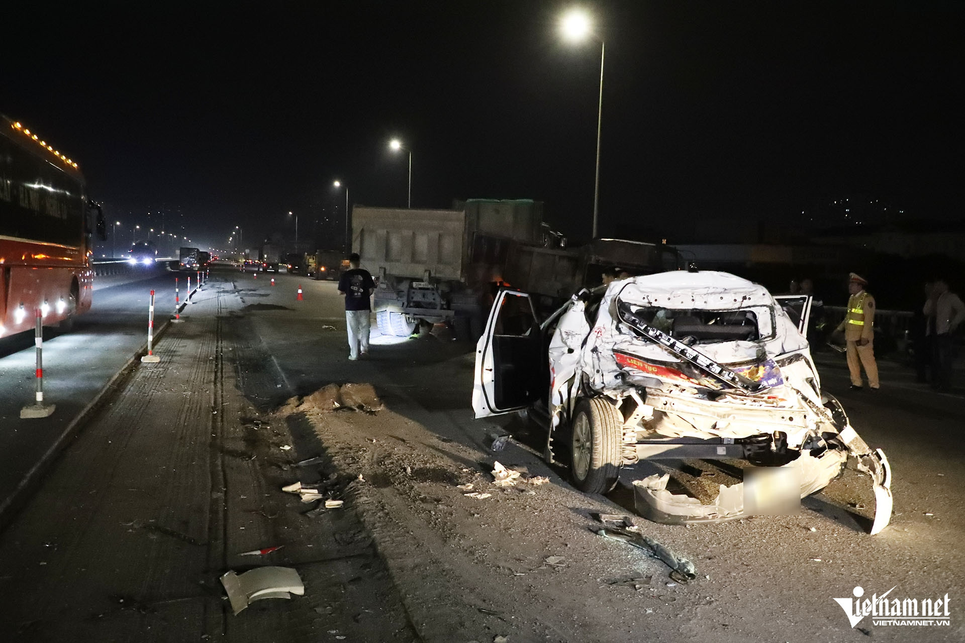 W-tai nan giao thong lien hoan.JPG.jpg