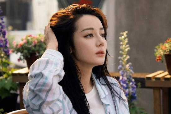 Lý do 'nữ hoàng thảm đỏ' Địch Lệ Nhiệt Ba không thể thành nữ chính 'gánh phim'