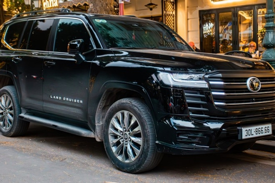 Mua xe sang Toyota Land Cruiser, đại gia Hà Nội gắn biển số tứ quý 6 giá 1,5 tỷ