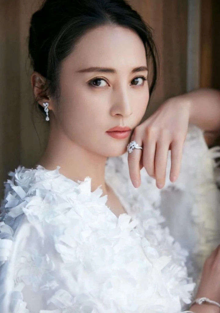 Tưởng Cần Cần nhiều lần vướng ồn ào tình ái.