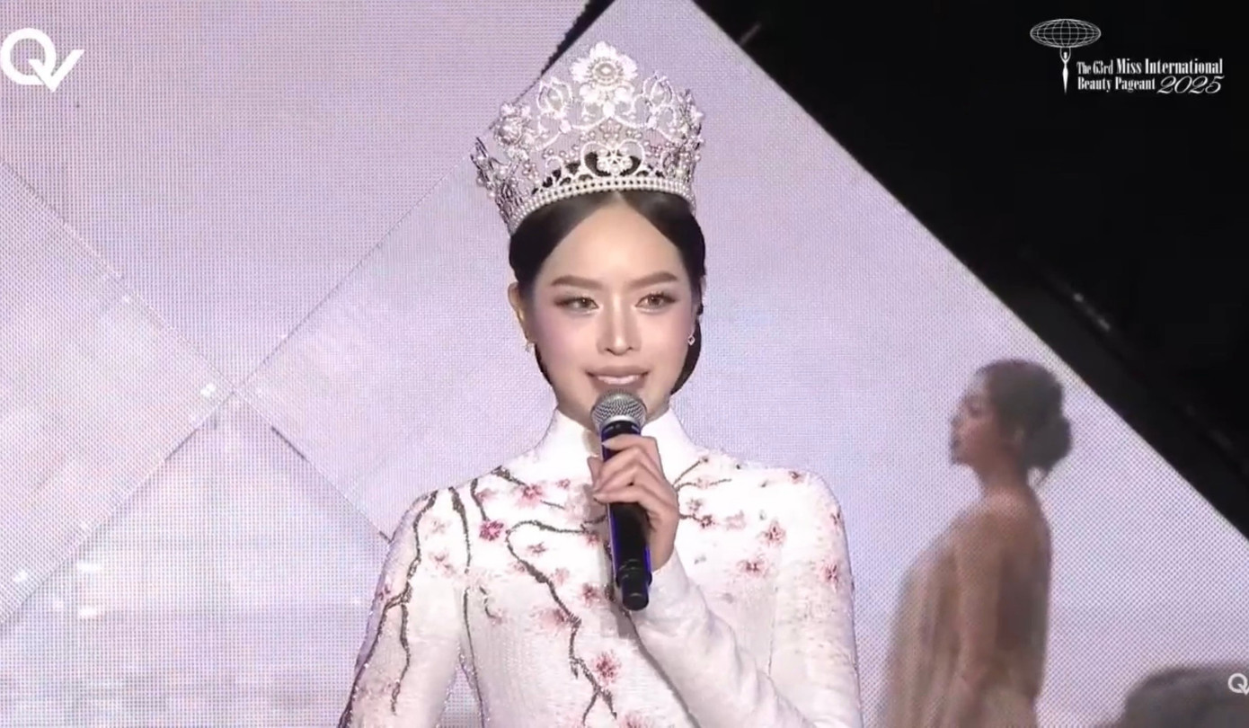 Thanh Thủy phát biểu bằng 3 thứ tiếng kết thúc nhiệm kỳ