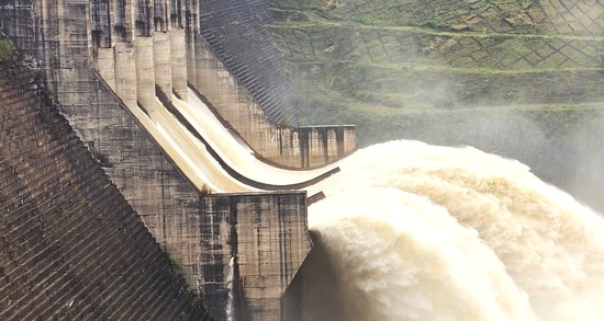 Ứng phó bão số 15, Đà Nẵng yêu cầu 5 thủy điện hạ mực nước đón lũ