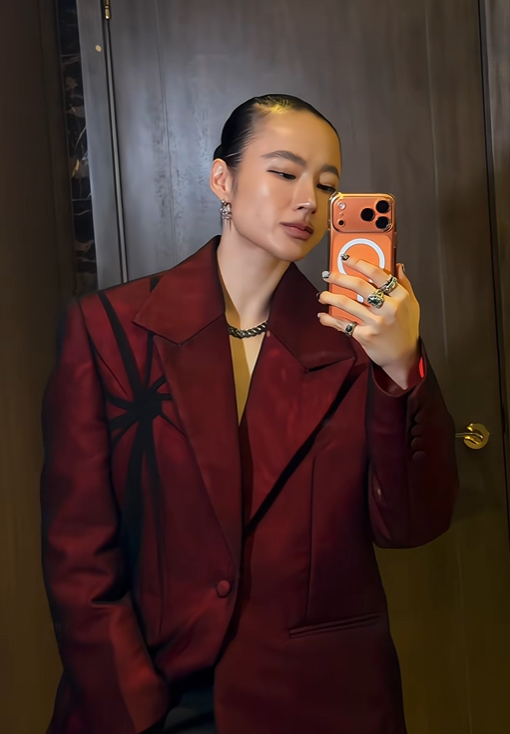 Angela Phương Trinh gây tranh vì tạo hình nam tính biểu cảm quá đà