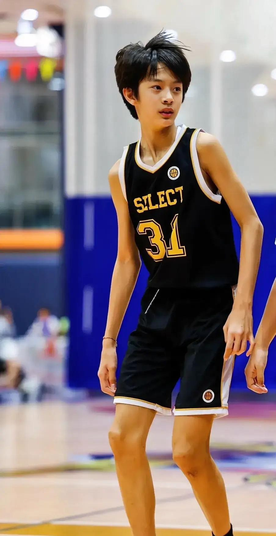 Con trai Tôn Lệ Đặng Siêu liên tiếp gây sốt ngoại hình điển trai cỡ nào