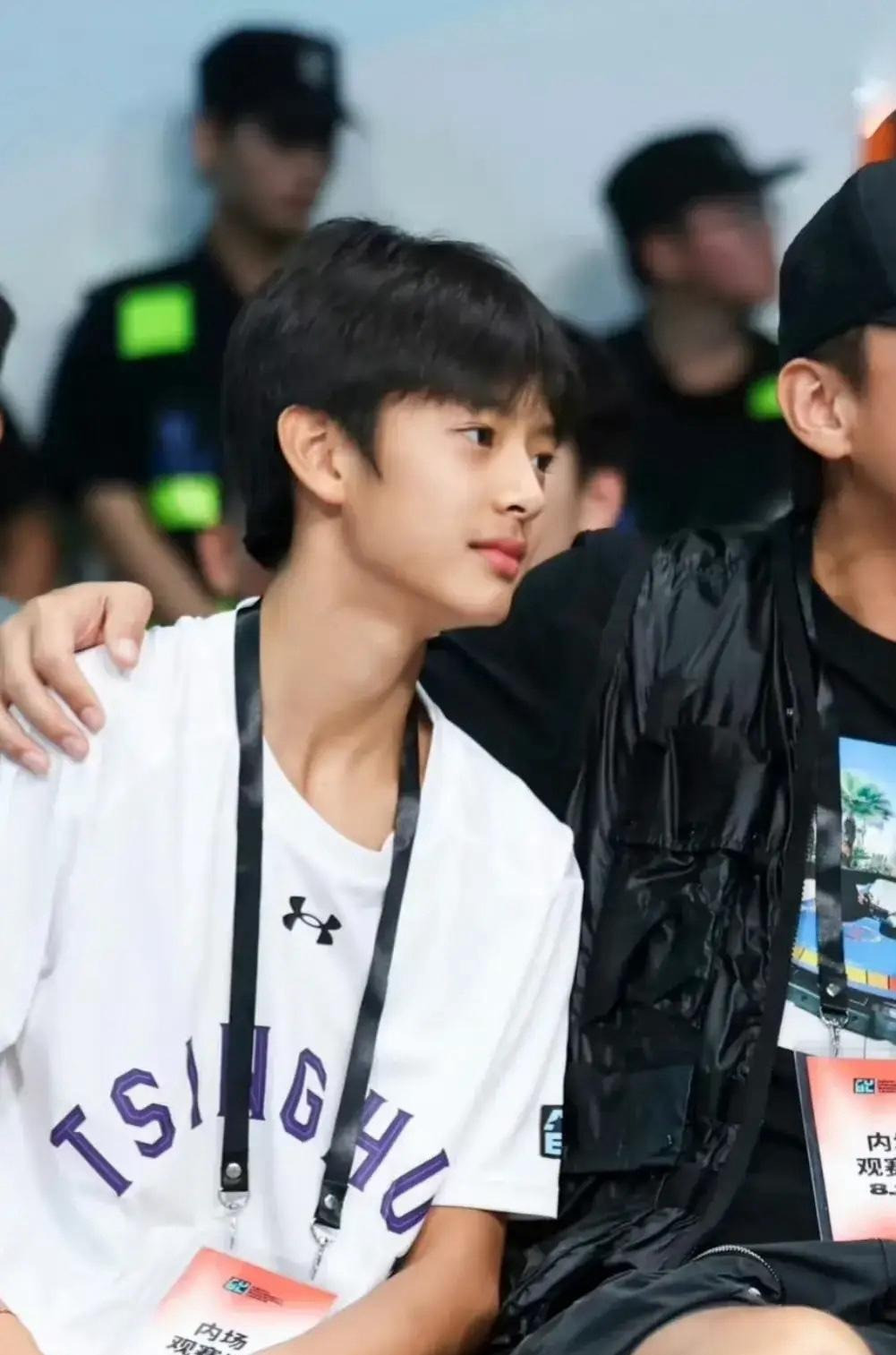 Con trai Tôn Lệ Đặng Siêu liên tiếp gây sốt ngoại hình điển trai cỡ nào