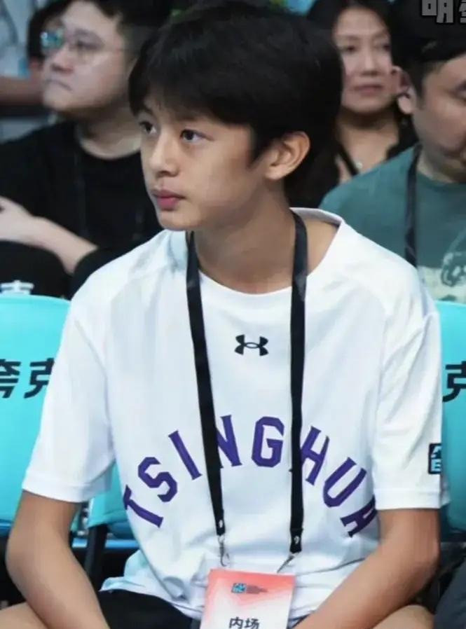 Con trai Tôn Lệ  Đặng Siêu liên tiếp gây sốt ngoại hình điển trai cỡ nào