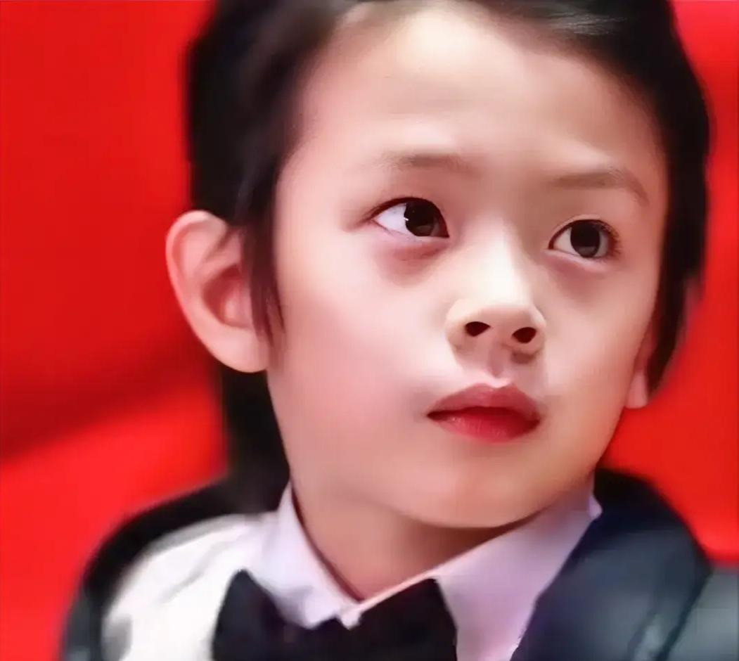 Con trai Tôn Lệ Đặng Siêu liên tiếp gây sốt ngoại hình điển trai cỡ nào