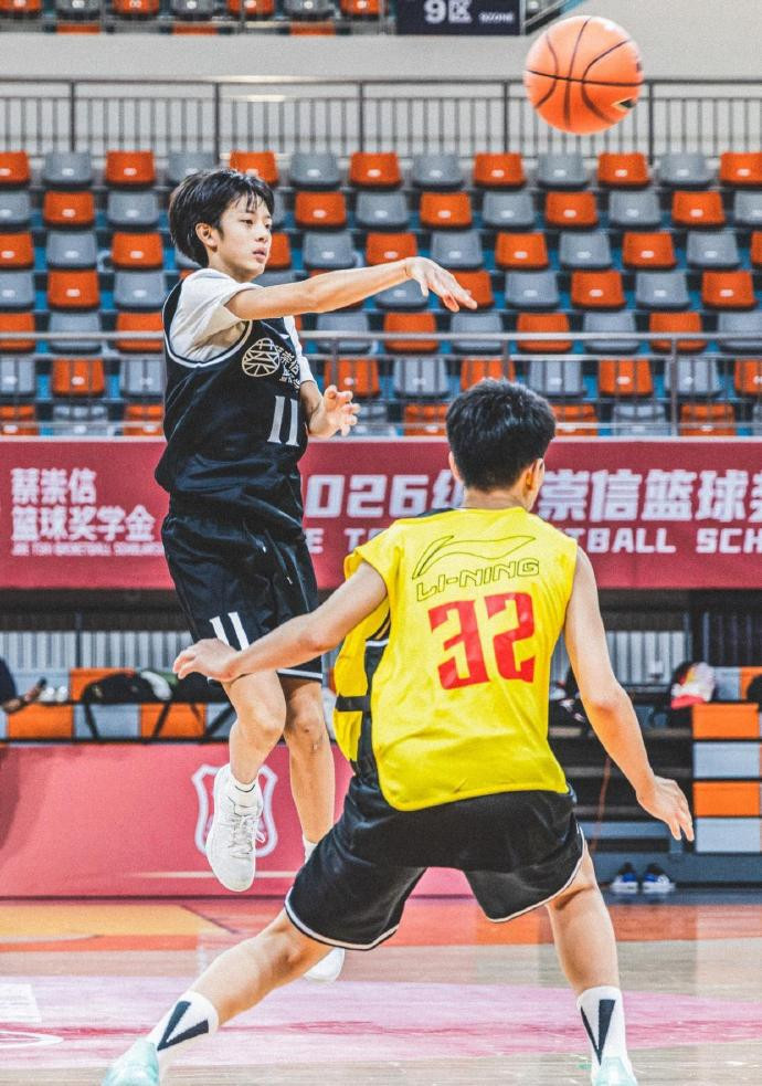 Con trai Tôn Lệ Đặng Siêu liên tiếp gây sốt ngoại hình điển trai cỡ nào