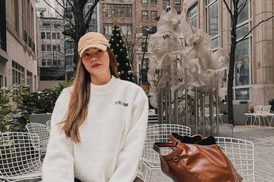 Hồ Ngọc Hà năng động với outfit dạo phố ở New York