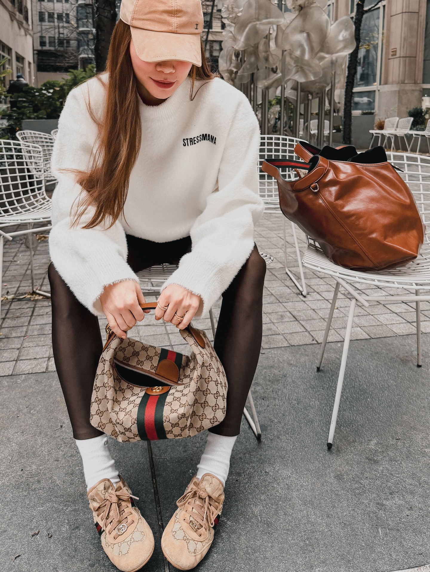 Hồ Ngọc Hà năng động với outfit dạo phố ở New York - Ảnh 1.