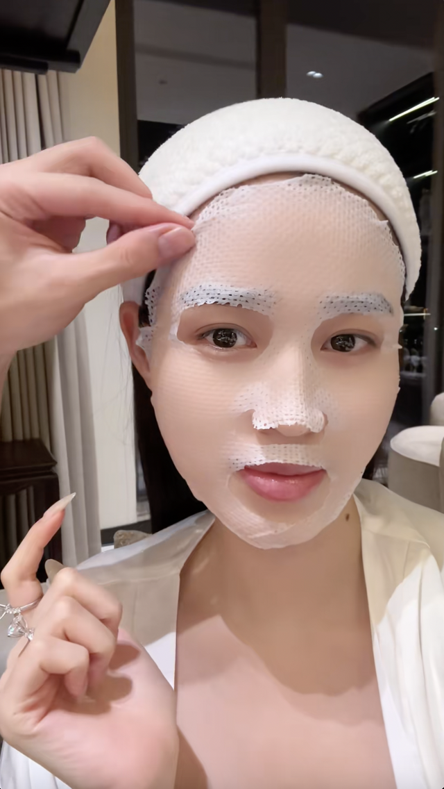 Hoa hậu Đỗ Thị Hà khoe chồng thiếu gia theo cách không giống ai