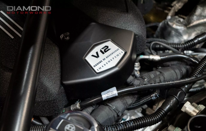 Xe Lamborghini Aventador Miura Edition 2017 sở hữu động cơ V12 6.5L hút khí tự nhiên. (Ảnh: Carscoops)