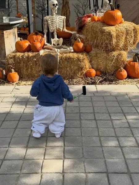 con trai Justin Bieber.jpg