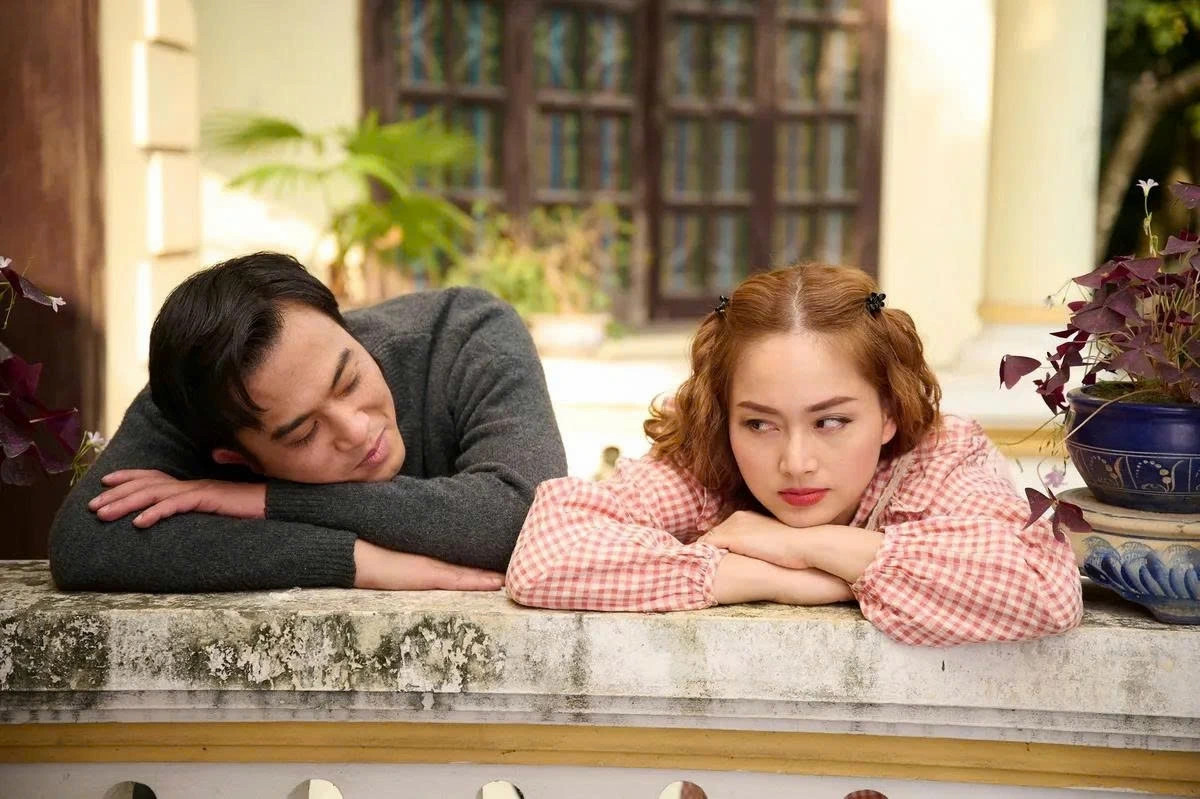 lan phuong gay tranh cai vi dien xuat mot mau trong gio ngang khoang troi xanh hinh anh 3