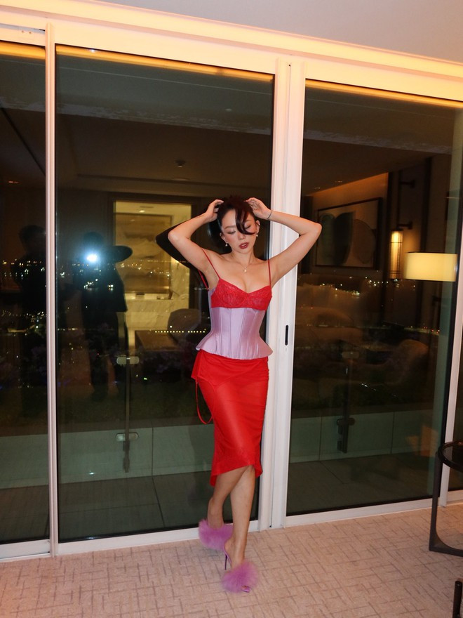 Tóc Tiên hở cực bạo để lộ hình xăm đầy ẩn ý giữa rạn nứt hôn nhân