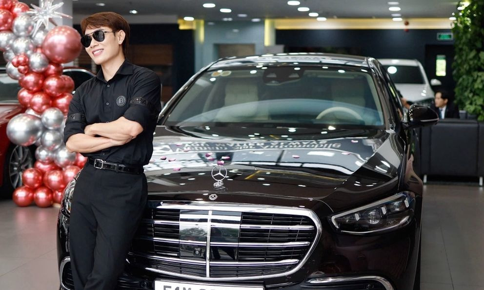 Trúc Nhân chơi lớn tặng tiền mặt cho fans số tiền khiến ai cũng choáng