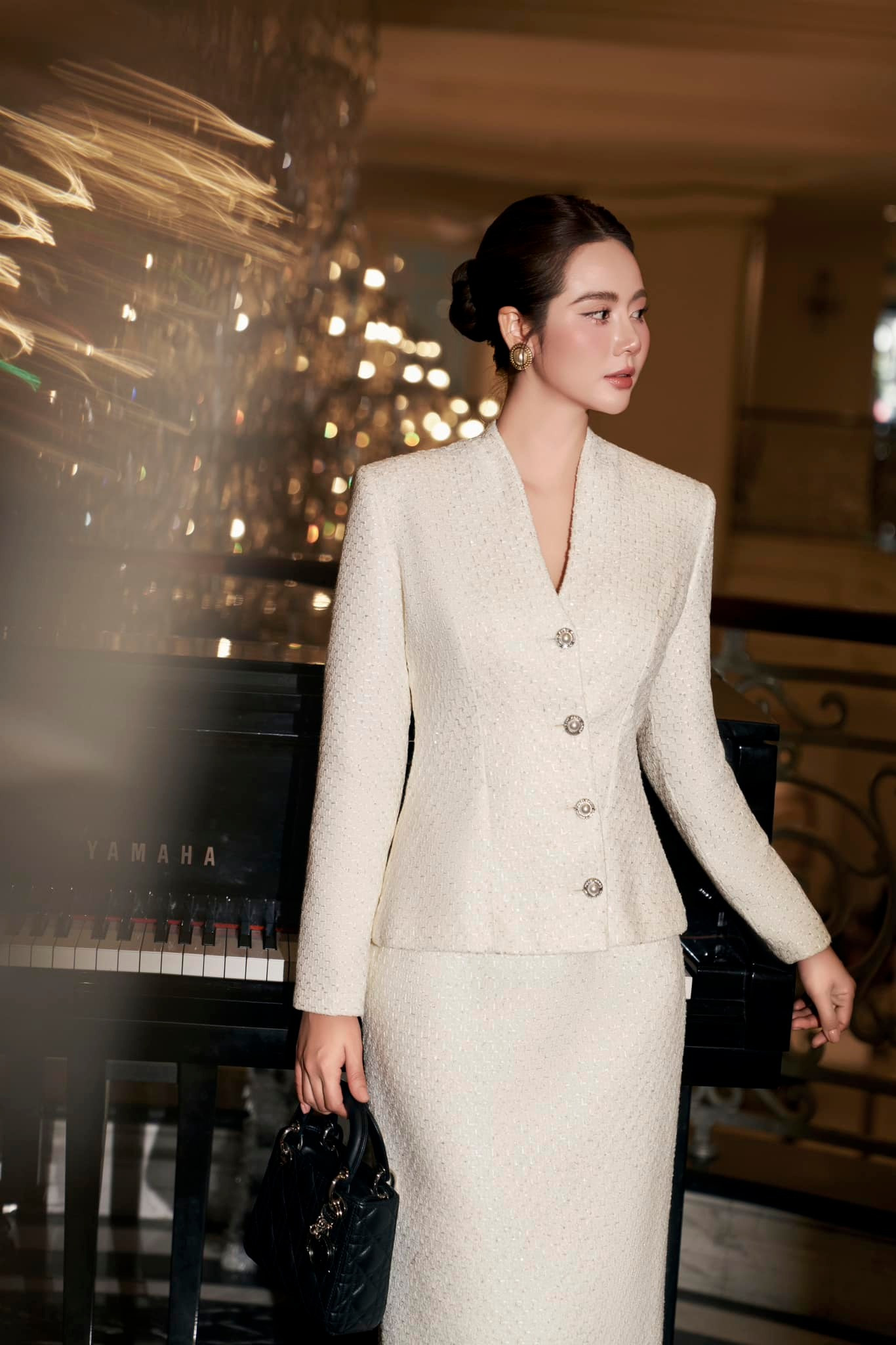 Vợ Chí Nhân trong 'Cách em 1 milimet' đời thực có nhan sắc 'hack tuổi' ra sao? - Ảnh 8.