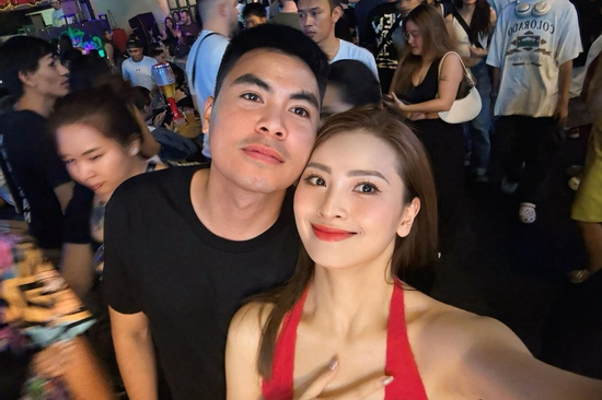 Chuyện tình đẹp như phim của nữ MC VTV và chàng tiền vệ từng 5 lần vô địch V-League