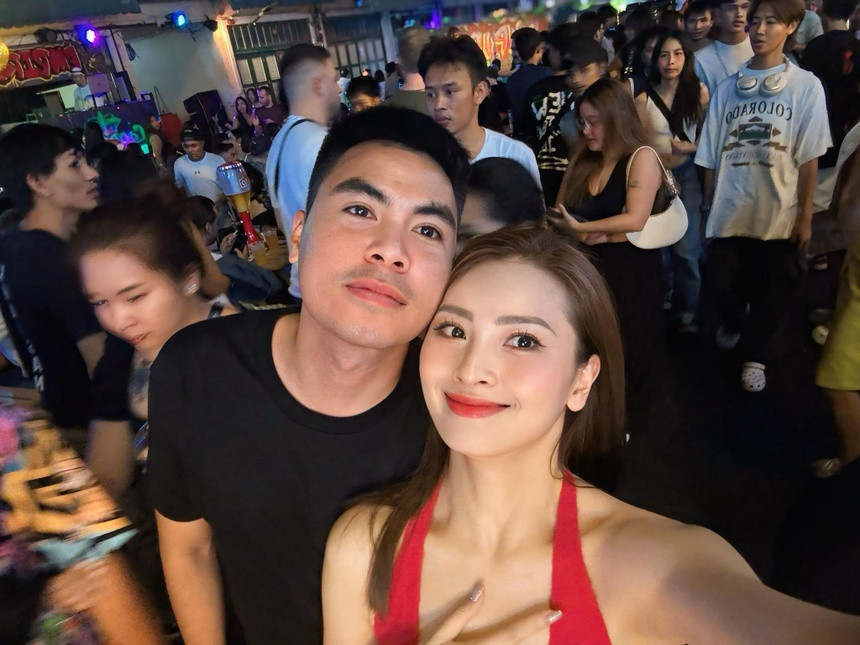 Chuyện tình đẹp như phim của nữ MC VTV và chàng tiền vệ từng 5 lần vô địch V-League - Ảnh 4.