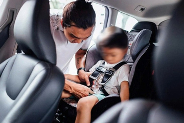 Ô tô vận tải hành khách không phải trang bị thiết bị an toàn cho trẻ em