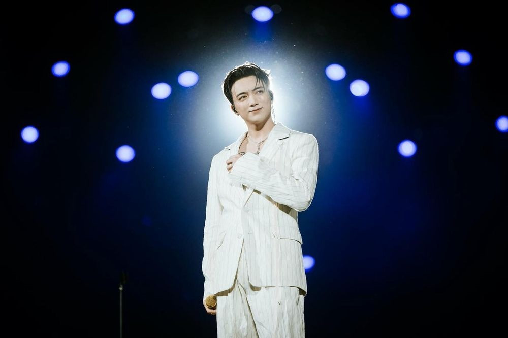 Soobin Hoàng Sơn ủng hộ 125 tỷ đồng ngay tại concert