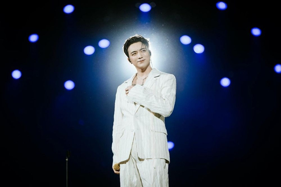 Nam ca sĩ đình đám Vbiz gây chấn động khi ủng hộ 1,25 tỷ đồng ngay tại concert