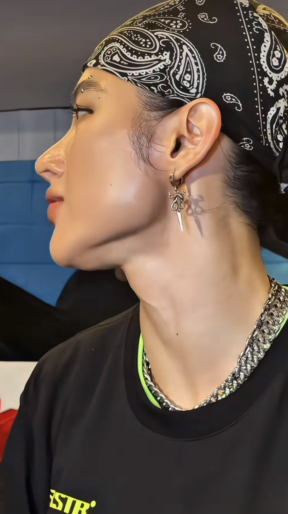 Angela Phương Trinh gây choáng khi lộ cả yết hầu ngày càng nam tính