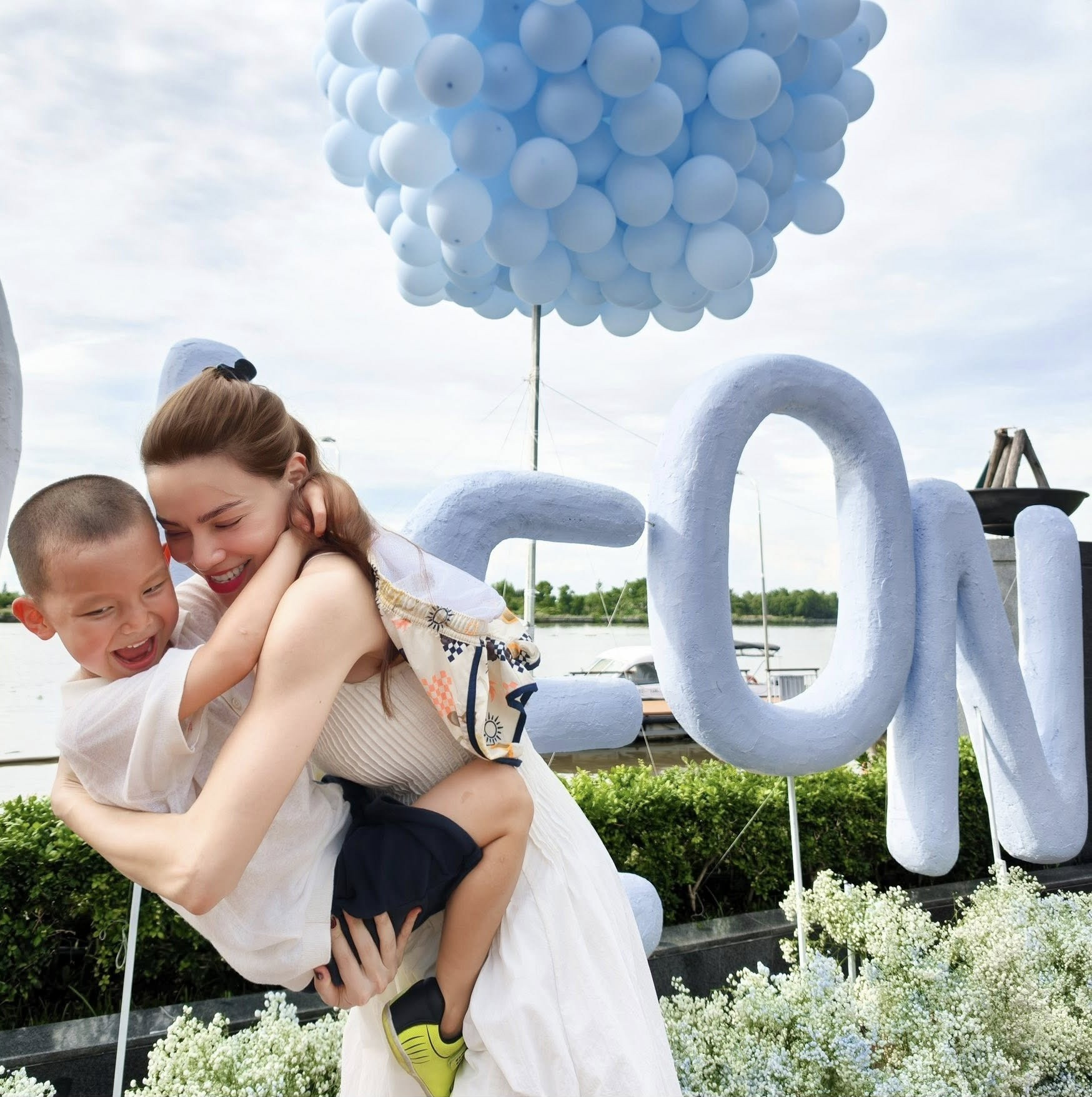 Hà Hồ tổ chức tiệc sinh nhật 5 tuổi xa xỉ cho Leon Lisa 2 nhóc tỳ làm 1 điều cực ý nghĩa