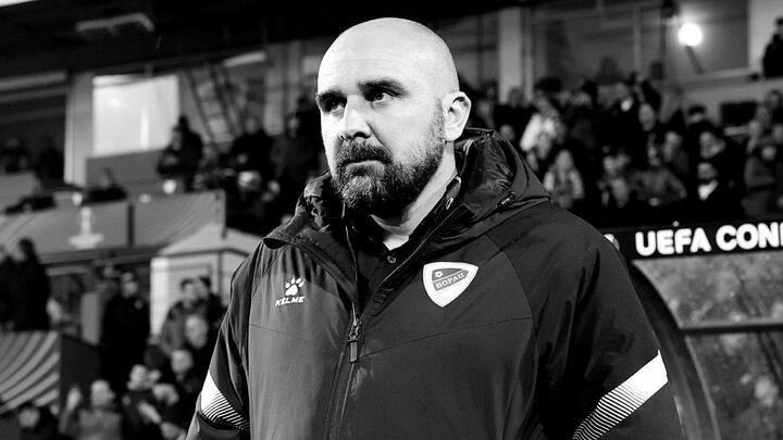 Huấn luyện viên Mladen Zizovic