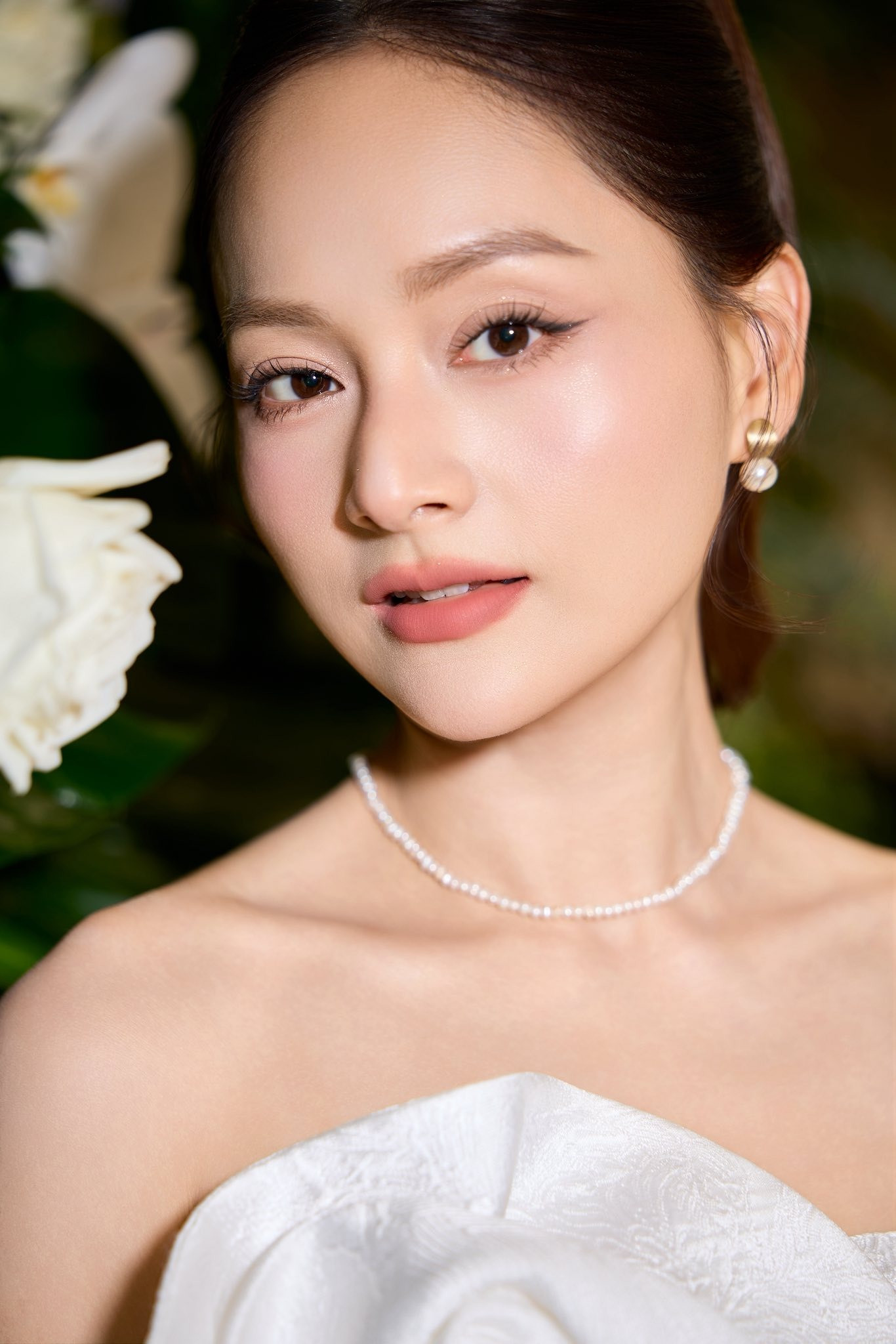 Lan Phương phản hồi việc con gái không biết nói tiếng Việt