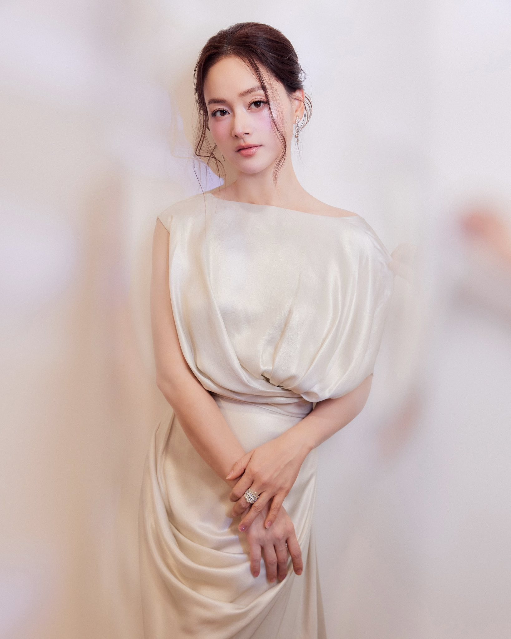 Lan Phương phản hồi việc con gái không biết nói tiếng Việt