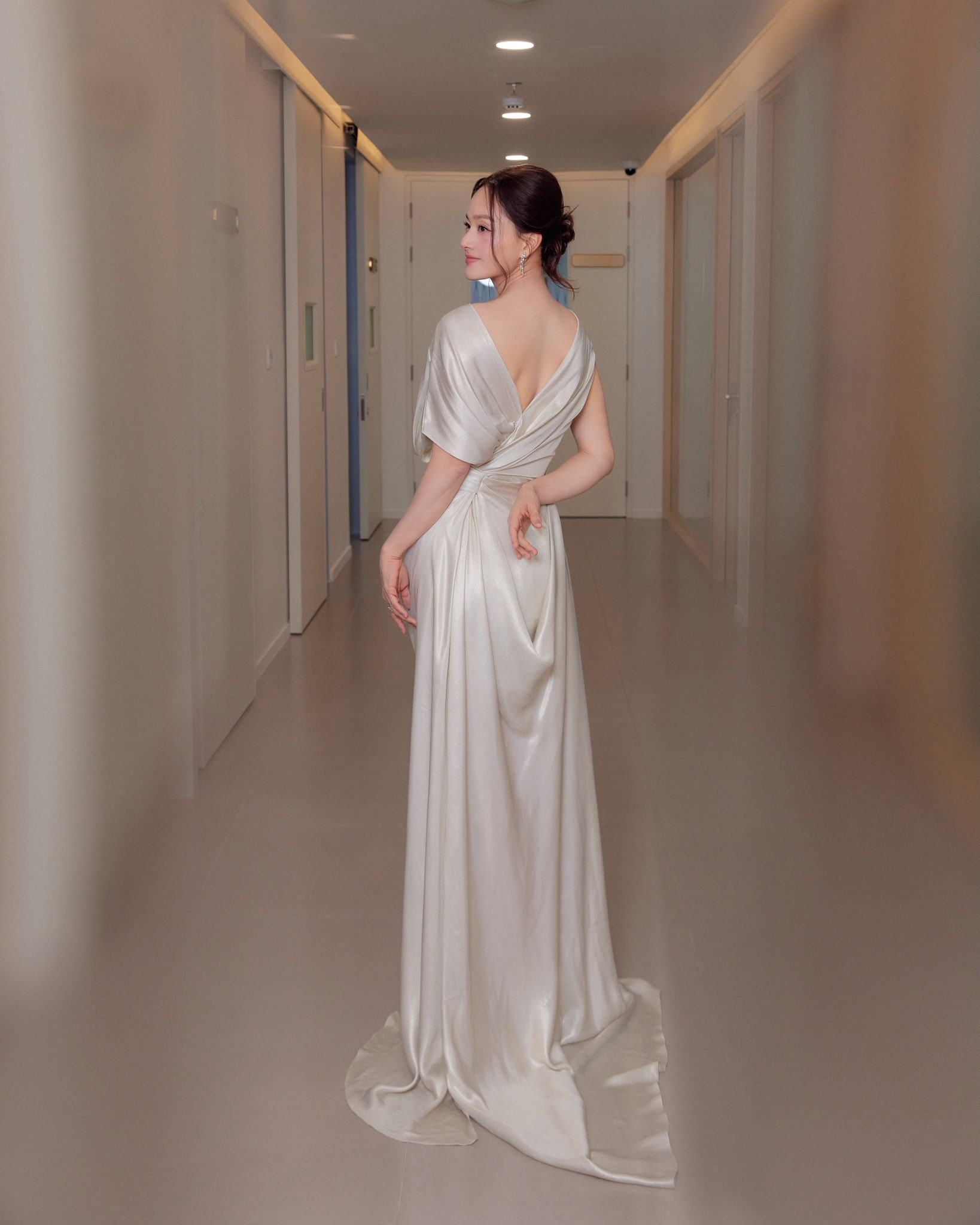 Lan Phương phản hồi việc con gái không biết nói tiếng Việt