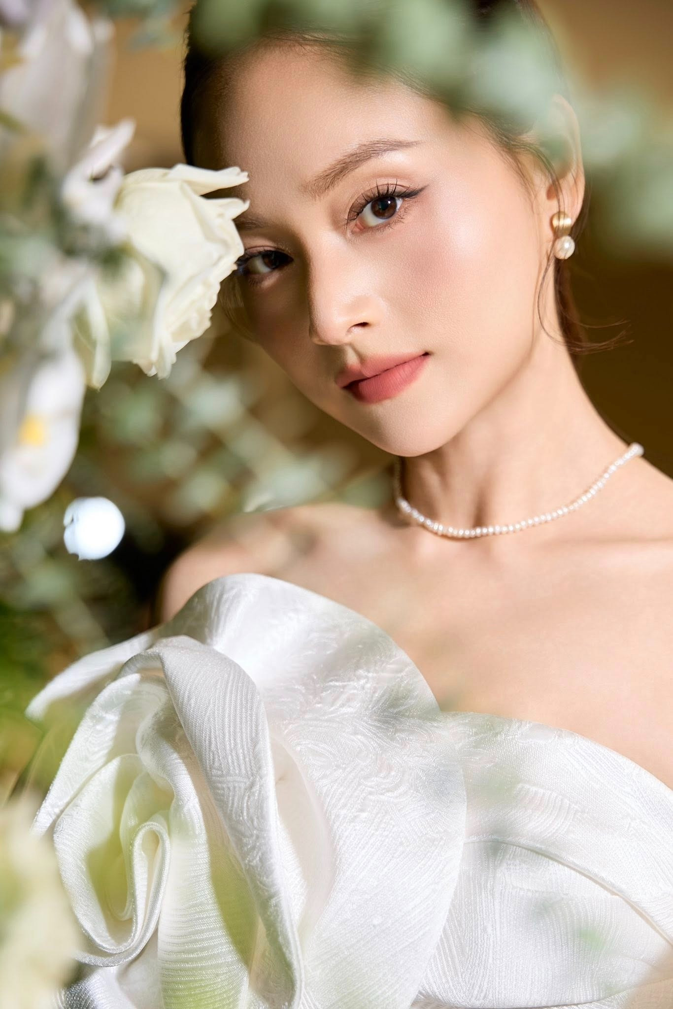 Lan Phương phản hồi việc con gái không biết nói tiếng Việt