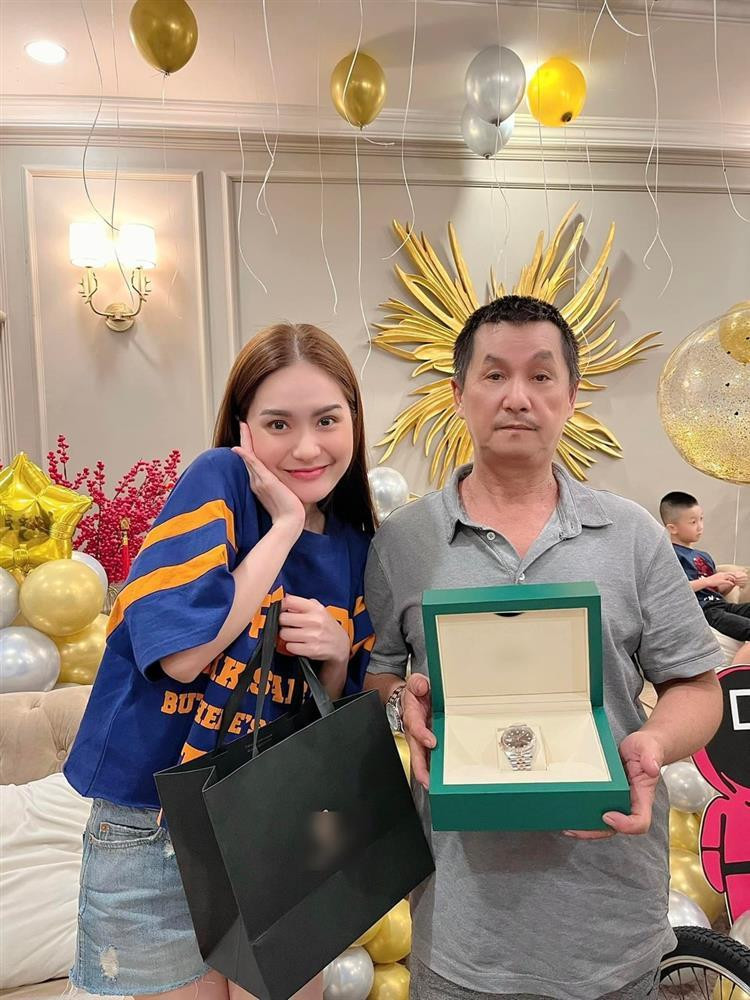 Choáng trước bộ sưu tập đồng hồ triệu đô ông xã tặng Đoàn Di Băng