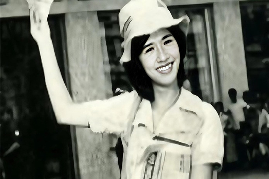 Cô bé bán báo 'Biệt động Sài Gòn': Làm tiếp viên hàng không, sống kín tiếng