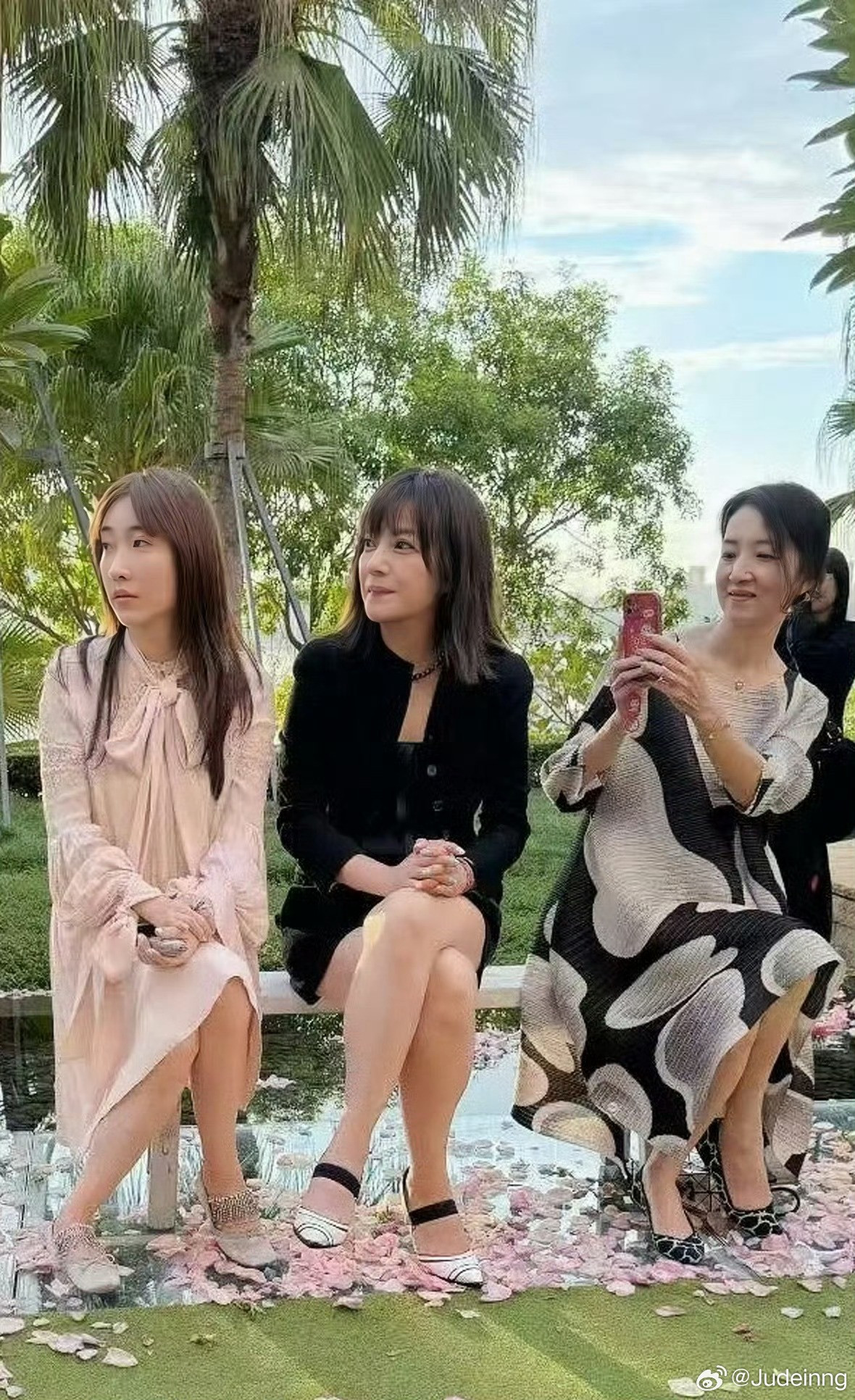 Hình ảnh mới khác lạ của Triệu Vy