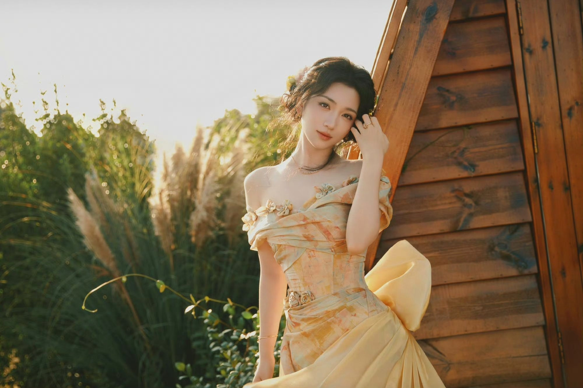 Kể từ ngày mai, thứ Năm 6/11/2025, 3 con giáp tiền tài tăng vọt như 'gà hóa phượng hoàng', đếm tiền mỏi tay, quý nhân dang tay giúp đỡ - Ảnh 1