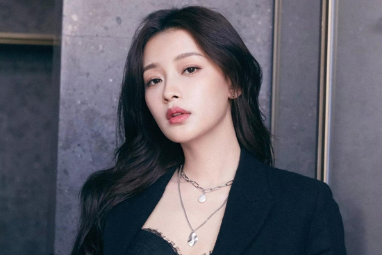 Mỹ nhân Hoa ngữ sau ly hôn: 'Nữ hoàng rating' bị mẹ chồng o ép, sự nghiệp thụt lùi