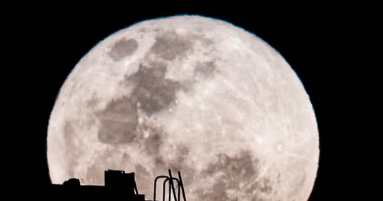 Siêu Trăng đẹp nhất 2025, cách nào chụp Trăng tròn hiếm có bằng điện thoại?