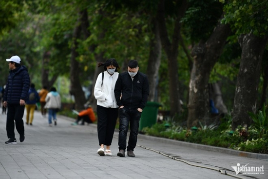 Dự báo thời tiết 6/11/2025: Hà Nội tăng nhiệt, miền Trung đón bão số 13 mưa như trút