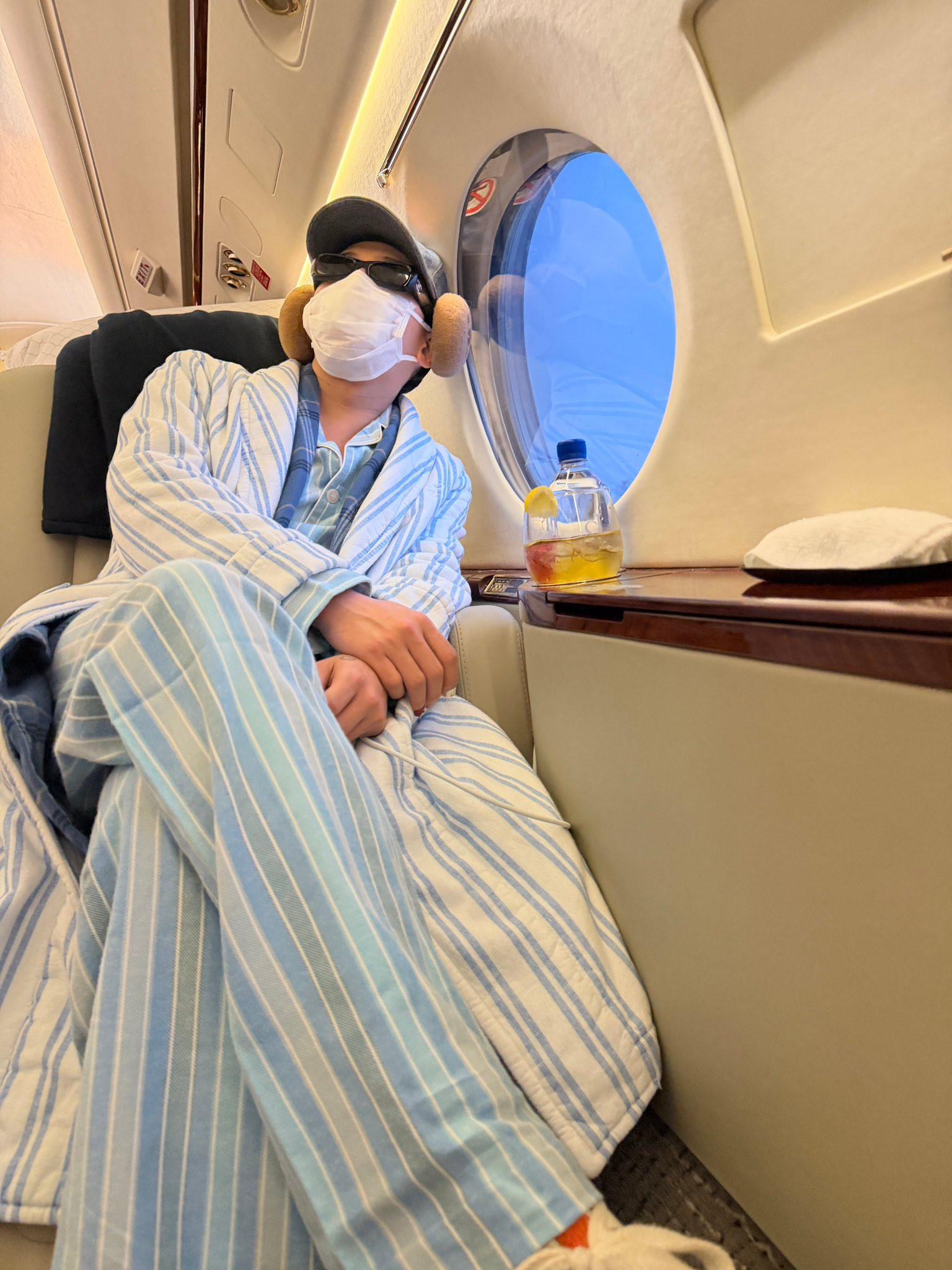 G-Dragon đi chuyên cơ cực đẳng cấp sang Việt Nam, nhìn từ phía sau cũng đủ thấy chất lừ!- Ảnh 3.