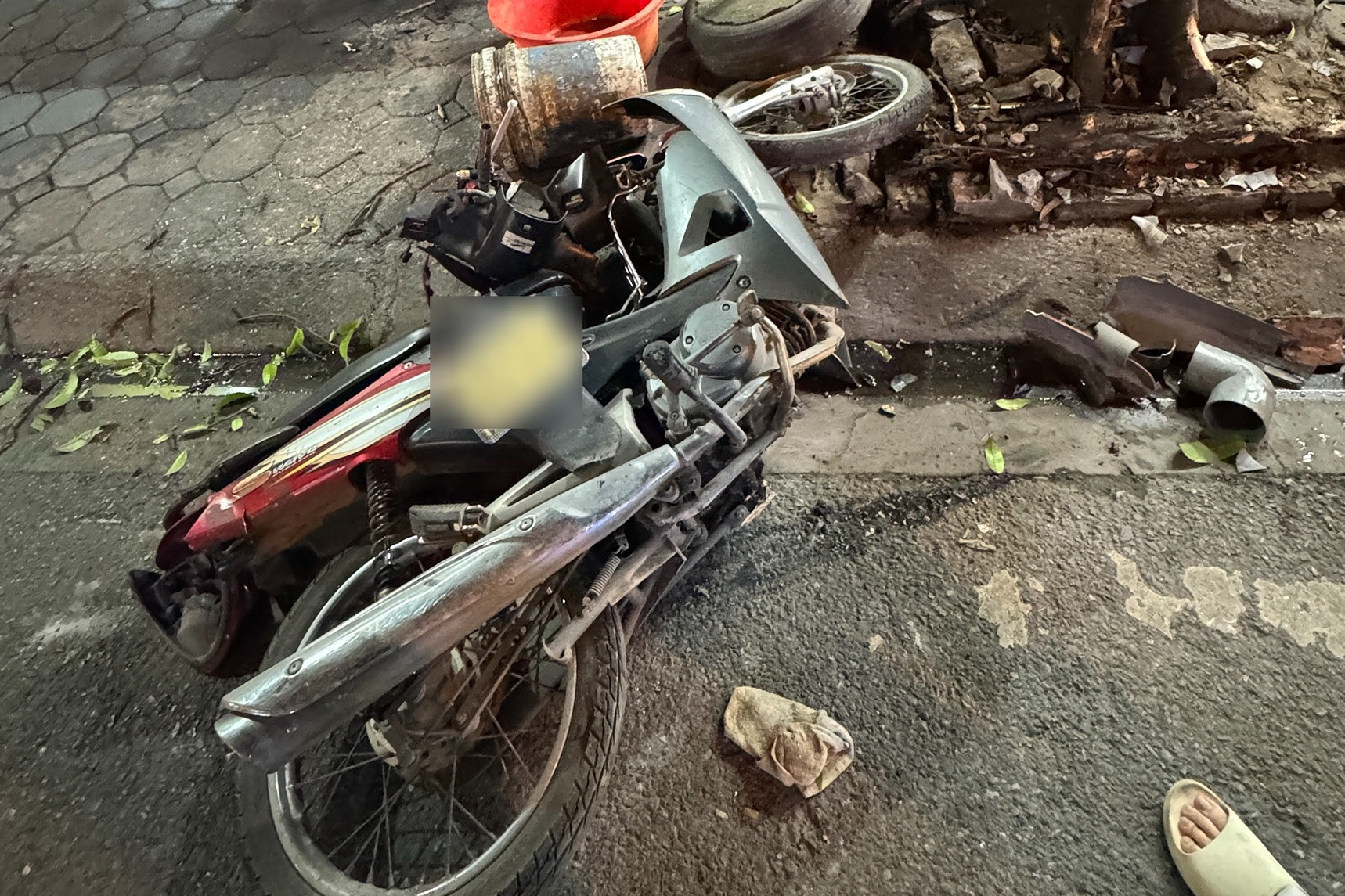 Ô tô tải tông hàng loạt xe ở Hà Nội, nhân chứng kể giây phút thoát nạn