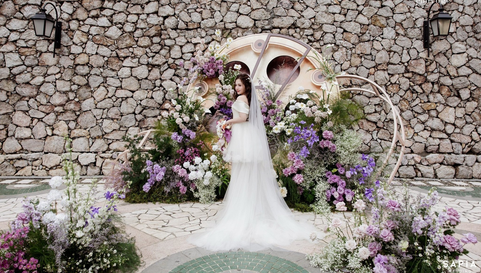 Đám cưới Đình Tú Ngọc Huyền Cô dâu xúc động rơi nước mắt chú rể lập tức dỗ dành