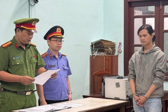 Danh tính 2 đối tượng đánh bất tỉnh tài xế vì bị nhắc nhở ô tô đỗ chắn lối đi