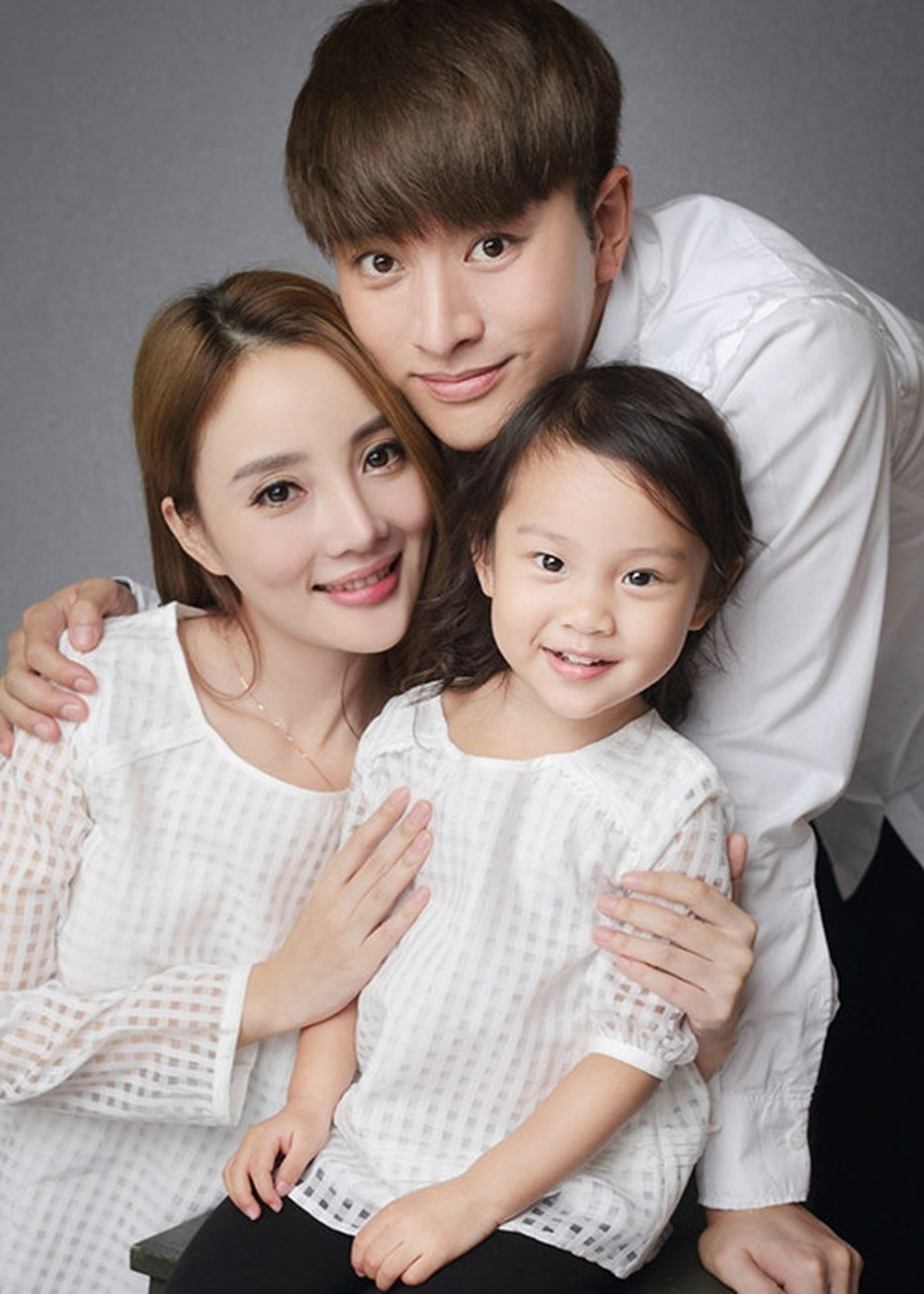 Giả Nãi Lượng thuê nhân viên có gương mặt giống hệt vợ cũ Lý Tiểu Lộ