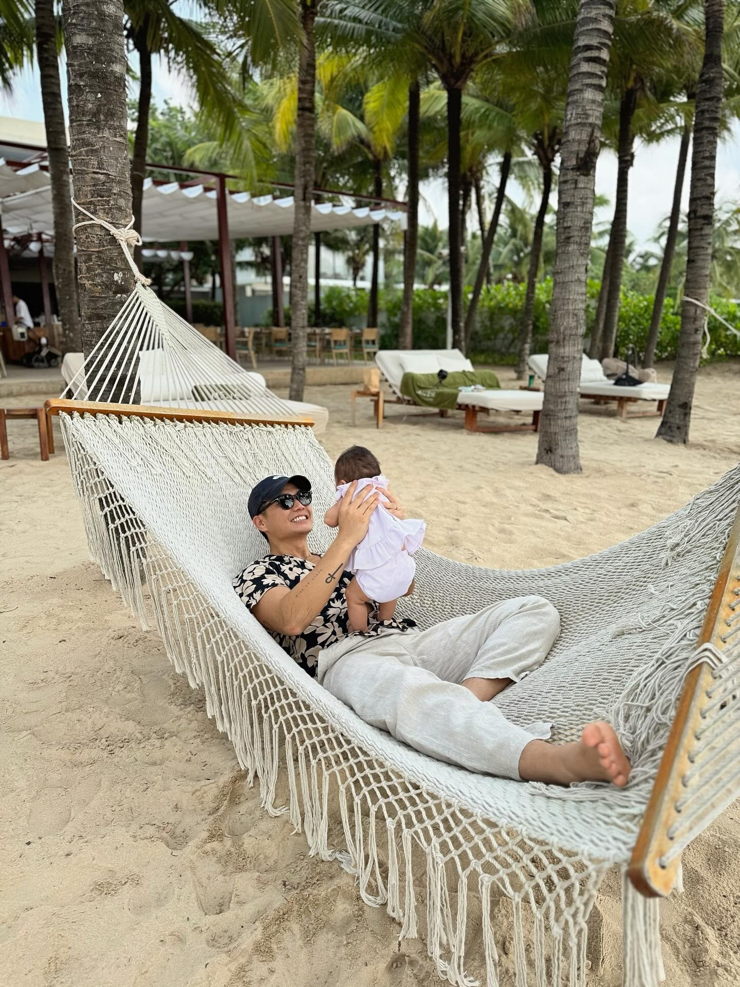 Ngô Thanh Vân hết lời khen ngợi chồng khẳng định Huy Trần là ông bố của năm