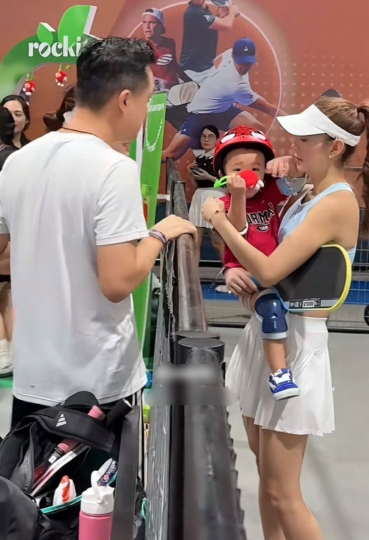 Quý tử nhà Minh Hằng theo mẹ đi đánh pickleball sống sang chảnh từ nhỏ